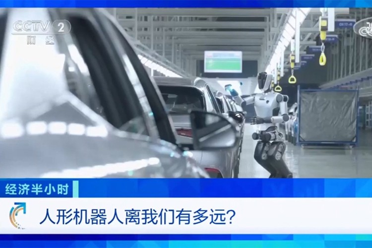 中央电视台《经济半小时》栏目对太阳集团城娱ccvip机器人的专题报道